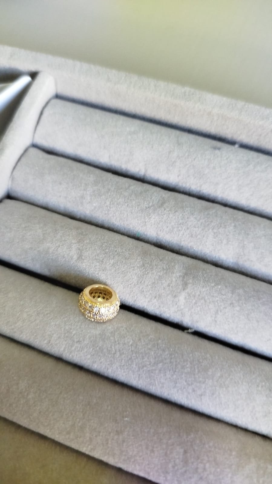 Berloque O. separados abaulado zirc. crav.