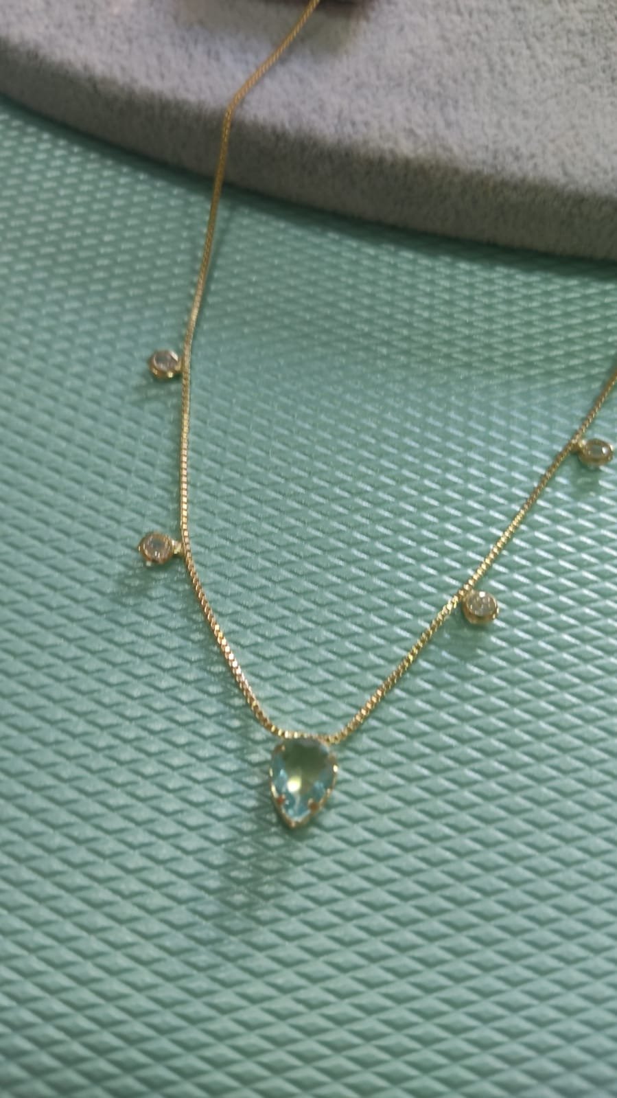 C.O gota agua marinha e cristais