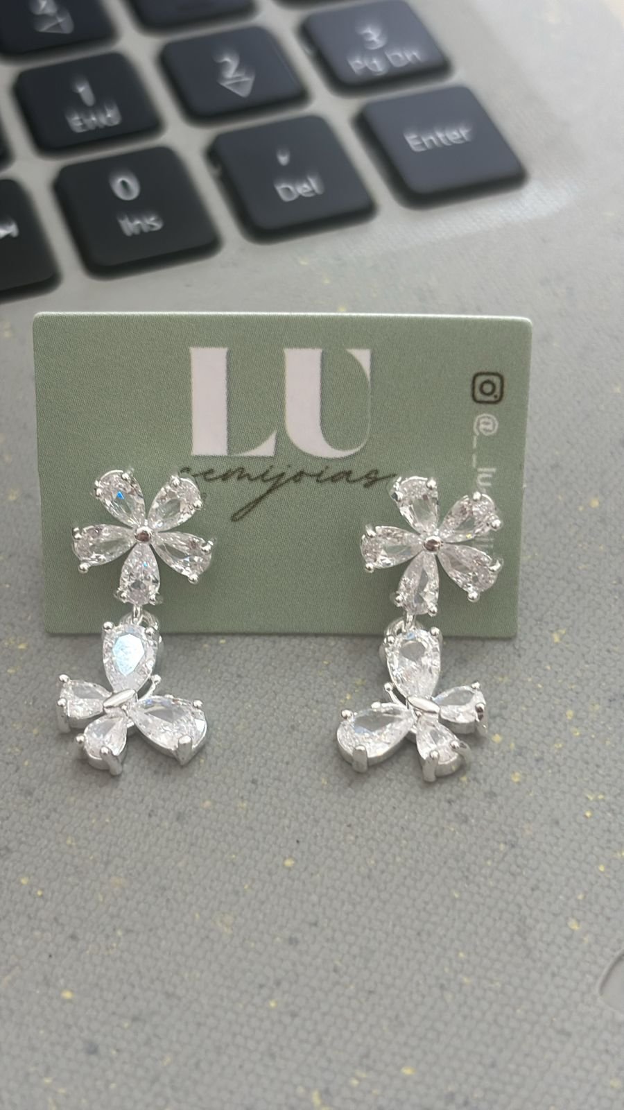 B.P flor e borboleta